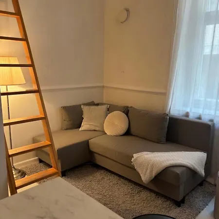 Mini Cozy In The Center *
